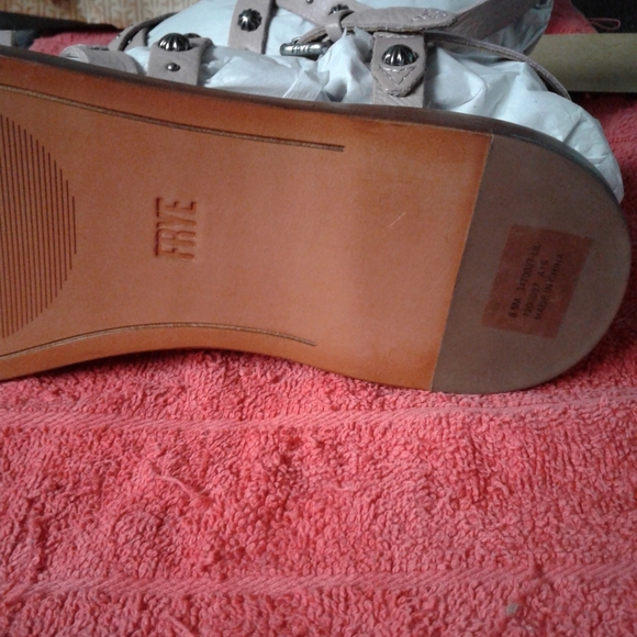 Nice pair of strappy frye sandals size 8.5 - Picture 7 of 7